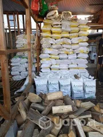 Leña en saco seca de bodega