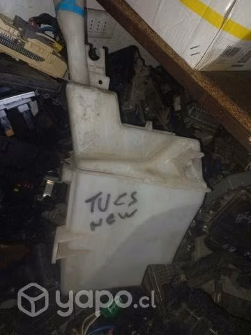 Deposito de limpiaparabrisas hyundai Tucson 2017