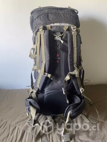 Mochila expandible atacama black 60-100 litros
