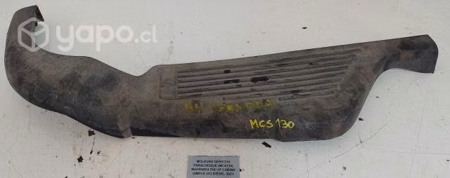 Moldura Der Parachoq (MCS130) Mahindra Pik Up 2021