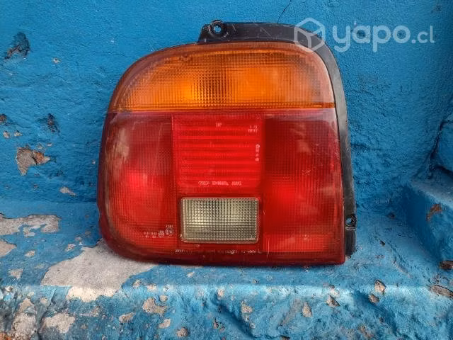 Foco trasero izq Suzuki Baleno 1997-2002