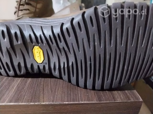 Botines UGG numero 41 , interior lana de oveja