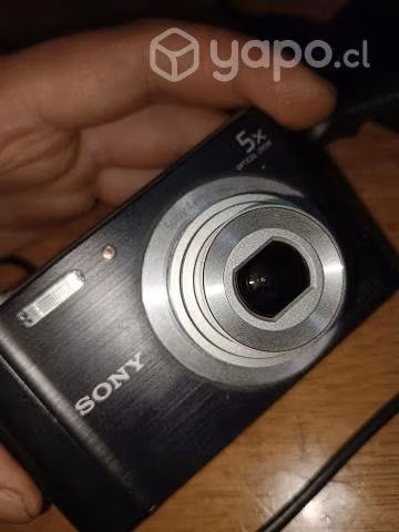 Cámara sony compacta W800 con zoom óptico de 5x