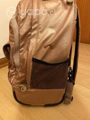 Mochila kipling usada en buen estado