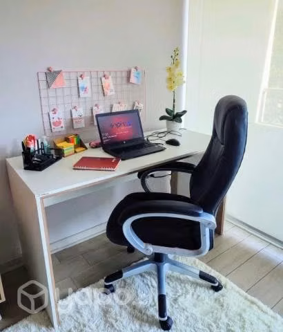 Hermoso y amplio escritorio blanco