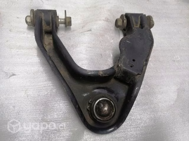 Bandeja delantera superior Nissan terrano LH