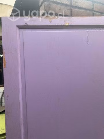 Puerta de exterior de pino radiata con chapas