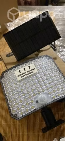 Lámpara solar de exterior