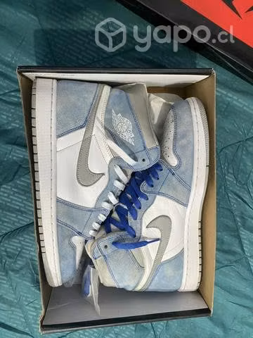 Jordan 1 Hyper Royale