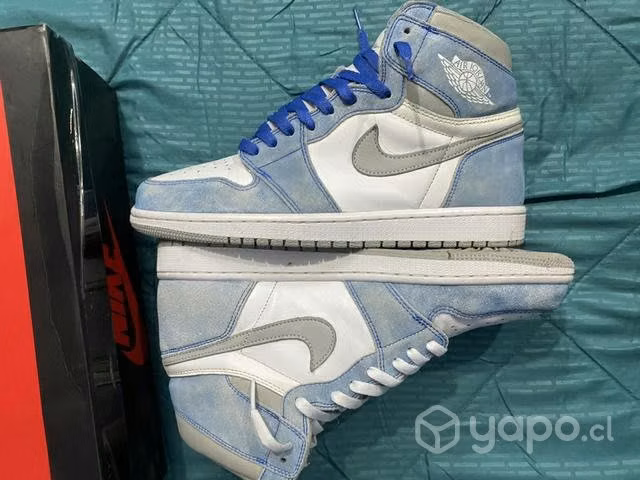 Jordan 1 Hyper Royale