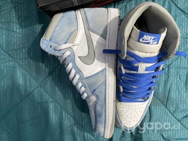 Jordan 1 Hyper Royale