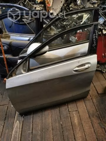 Puerta LH delantera Mercedes a200 2014 0