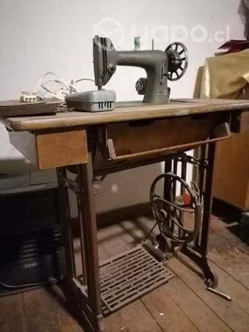 Muebles antiguos y enseres de hogar