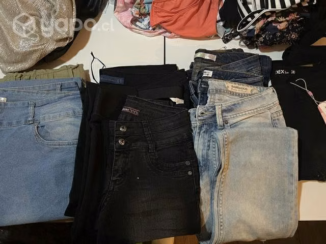 Lote de ropa nueva con y sin etiqueta