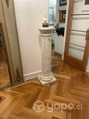 Hermosa columna de Marmol Carrara, mide 1,15 alto