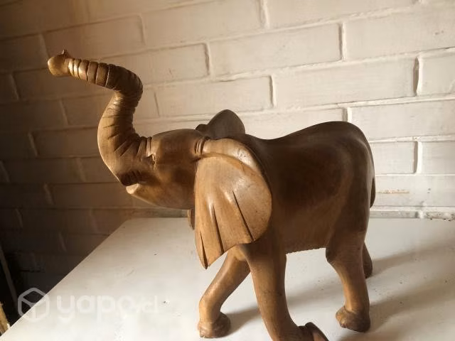 Elefante macizo en madera