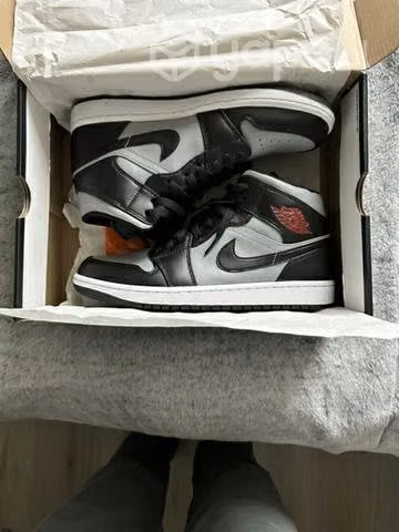Jordan 1 Mid "Shadow Red"