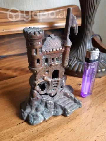 Castillo de metal macizo 14 cm bellos detalles