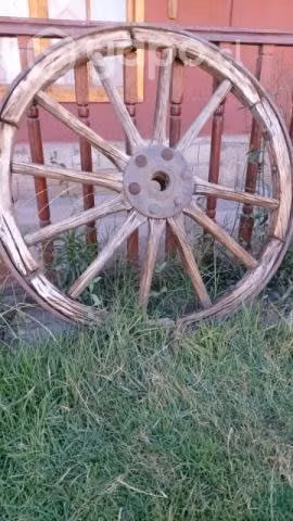 Rueda antigua fierro forjado