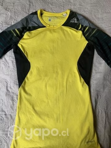 Polera Adidas techfit compression