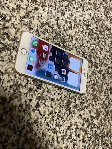 Celular iPhone 7 Plus dorado