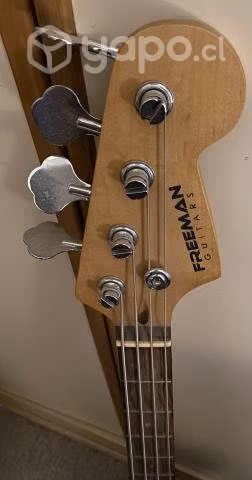 Bajo de 4 cuerdas Freeman