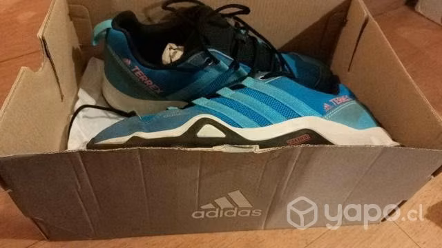 Adidas zapatillas semi nuevas