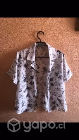 Está blusa de mujer talla L