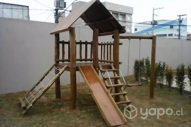 Casita de juegos de madera impregnada