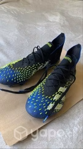Zapato de fútbol profesional Adidas