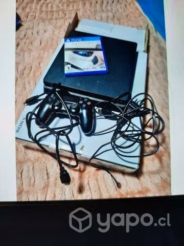 Play 4 una manilla origenal y un juego