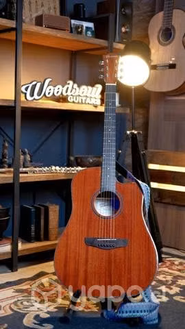 Guitarra electroacústica Woodstock