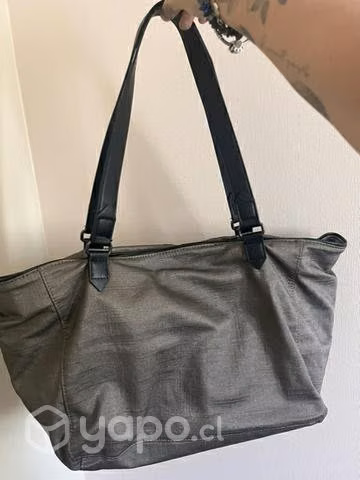 Cartera Kipling, poco uso, s/detalles, c/ etiqueta