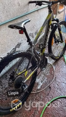 Bicicleta más casco