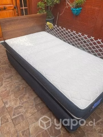 Cama con respaldo poco uso