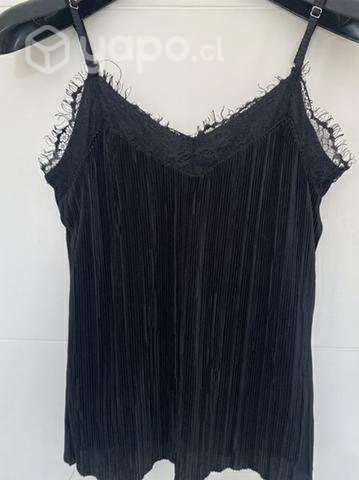 Polera negra con encaje - Imagen 2