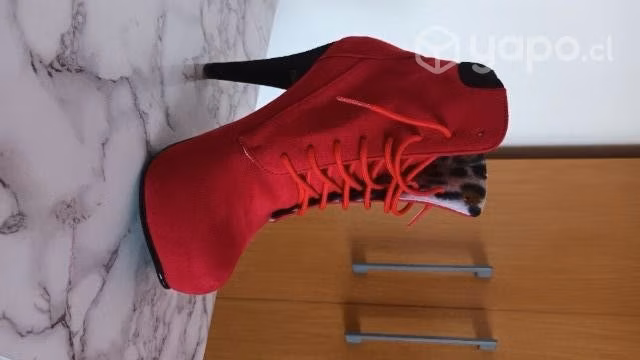 Botines de gamuza rojos
