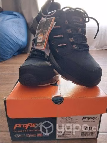 Zapato de seguridad número 40
