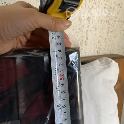Espejo con marco negro
