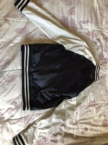 Chaqueta Varsity H&M Negra con blanco