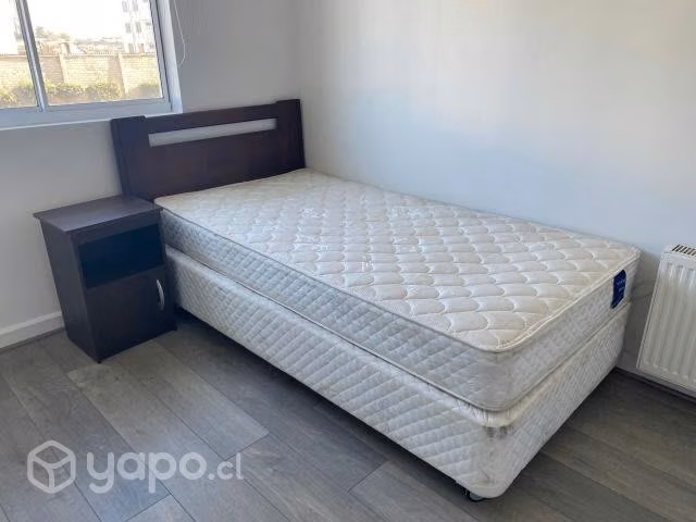 Camas plaza y media + veladores