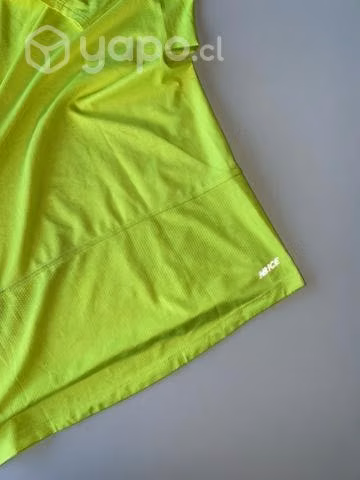 Polera de trekking new balance
