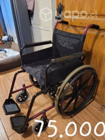 Silla de ruedas con reposapies