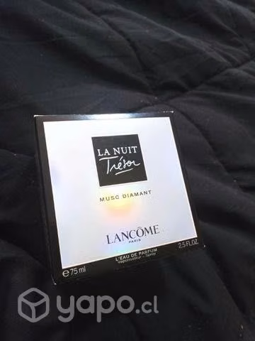 Perfumes de mujer la nuit Tresor entre otros