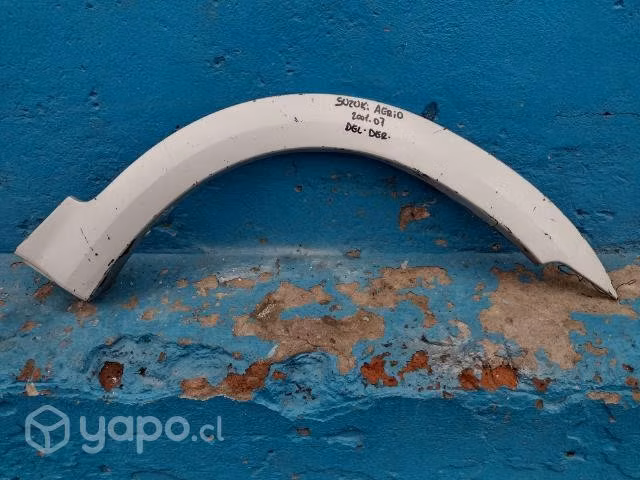 Moldura del der Suzuki Aerio 2001-2007 - Imagen 2