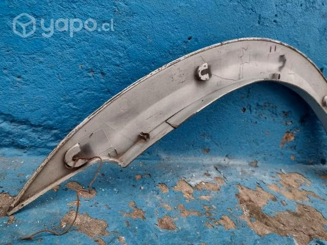 Moldura del der Suzuki Aerio 2001-2007 - Imagen 9