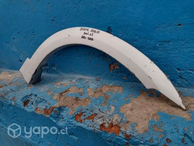 Moldura del der Suzuki Aerio 2001-2007 - Imagen 4
