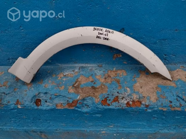 Moldura del der Suzuki Aerio 2001-2007