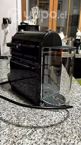 Cafetera Nespresso INISSIA black
