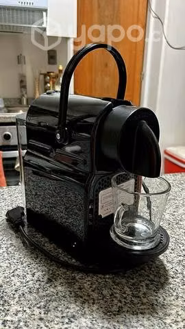 Cafetera Nespresso INISSIA black